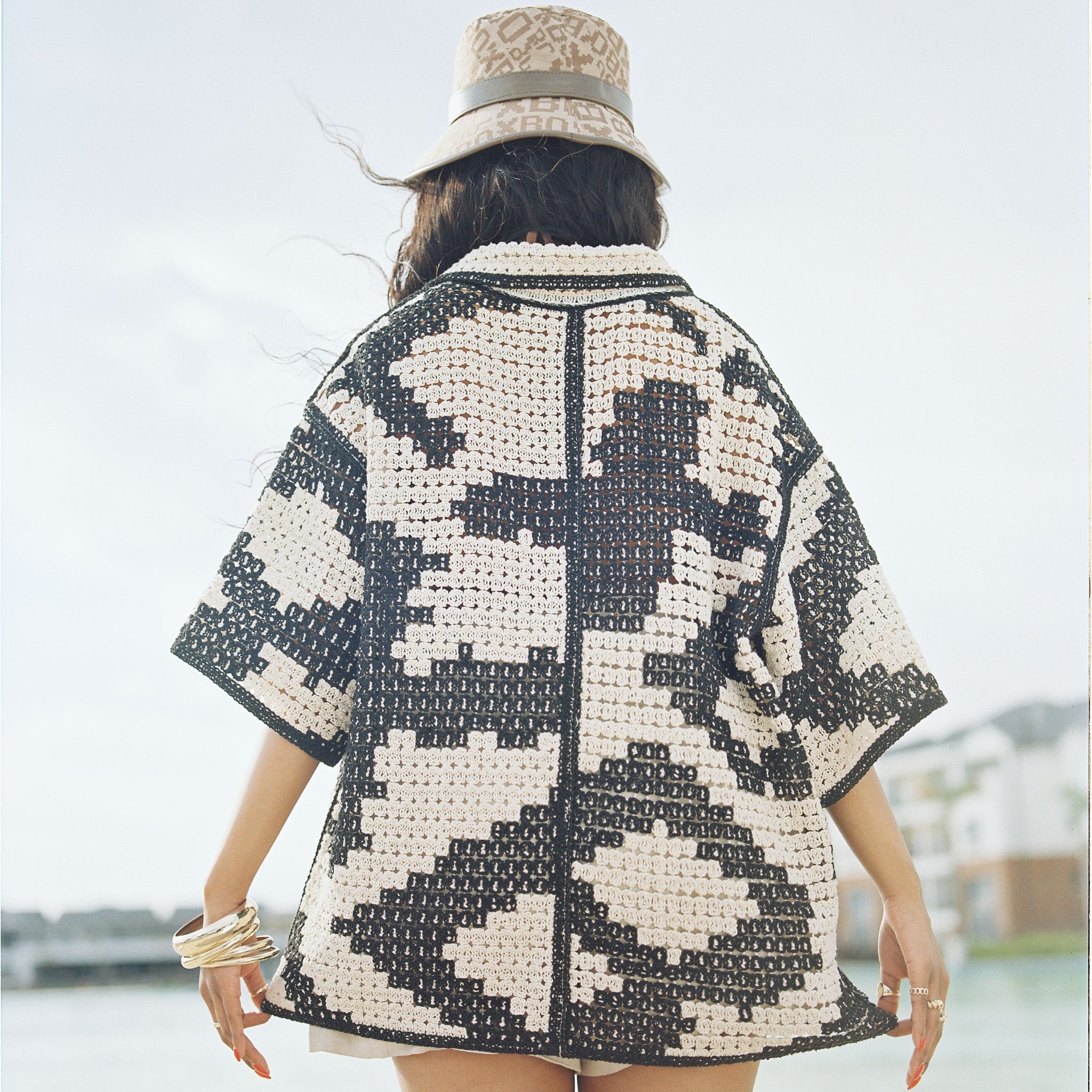 قميص محبوك 8 بت باللون الأبيض